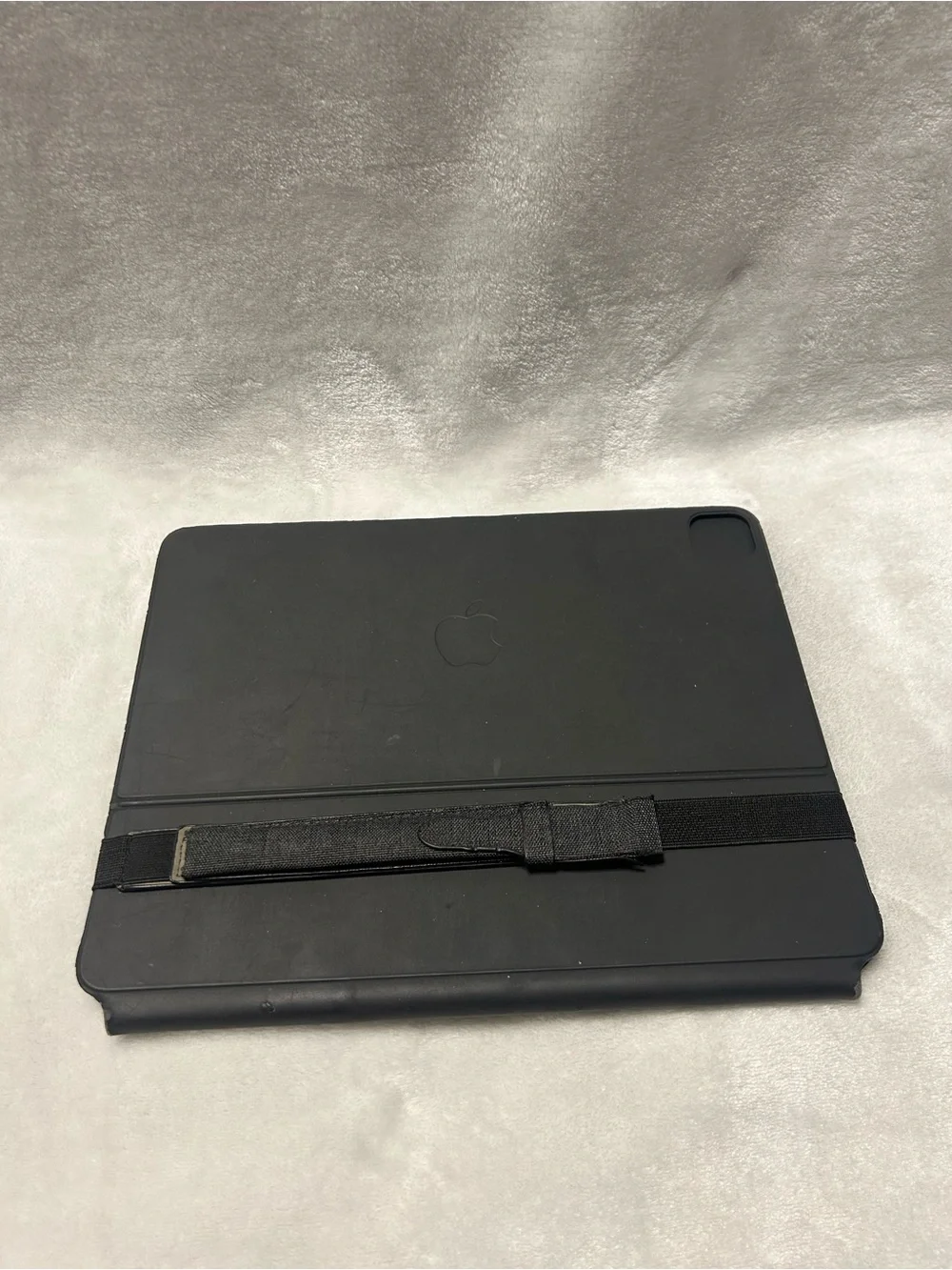 Apple black Magic Keyboard iPad Pro 4th Generation 12.9 in w/ pencil holder